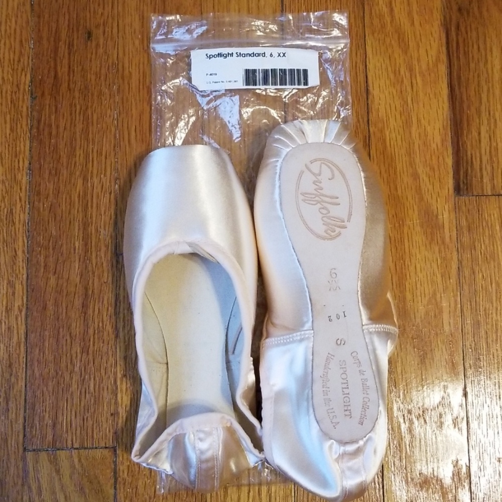 Suffolk Spotlight Standard Pointe shoes, 6 XX